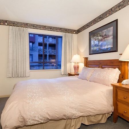 Town Plaza Suites By Whistler Premier מראה חיצוני תמונה