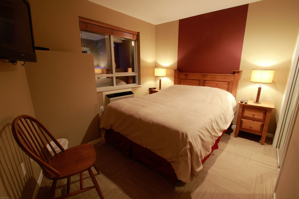 Town Plaza Suites By Whistler Premier מראה חיצוני תמונה