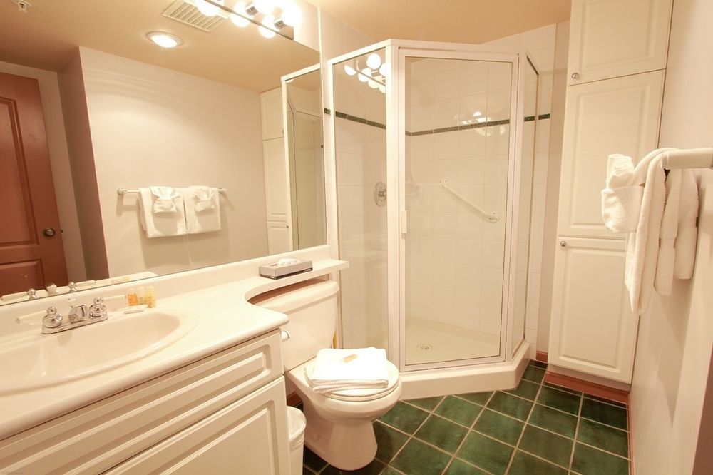 Town Plaza Suites By Whistler Premier מראה חיצוני תמונה