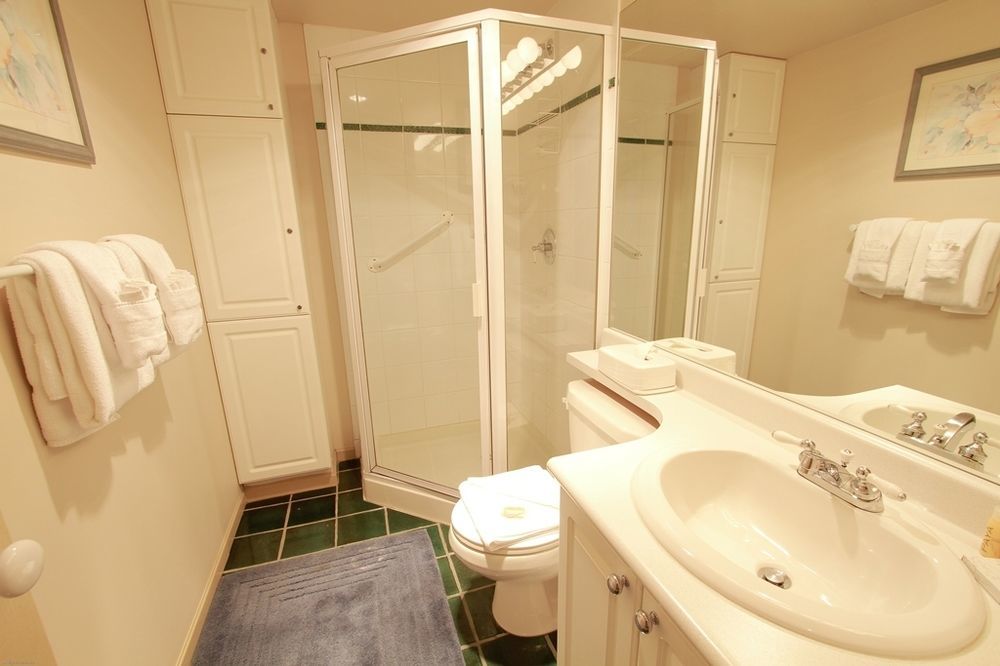 Town Plaza Suites By Whistler Premier מראה חיצוני תמונה