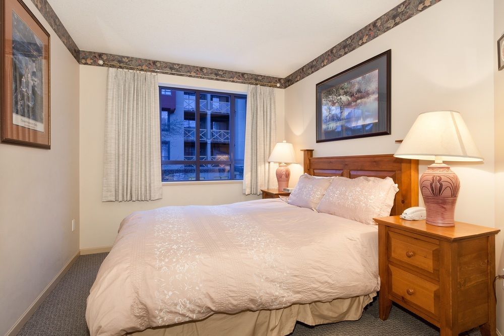 Town Plaza Suites By Whistler Premier מראה חיצוני תמונה