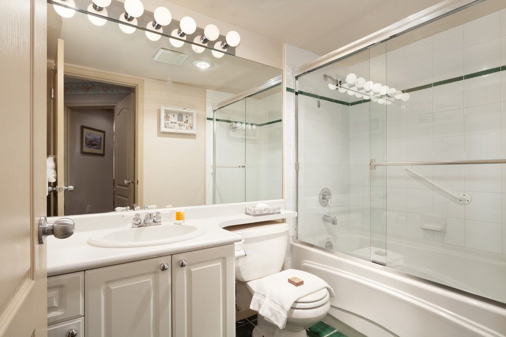 Town Plaza Suites By Whistler Premier מראה חיצוני תמונה