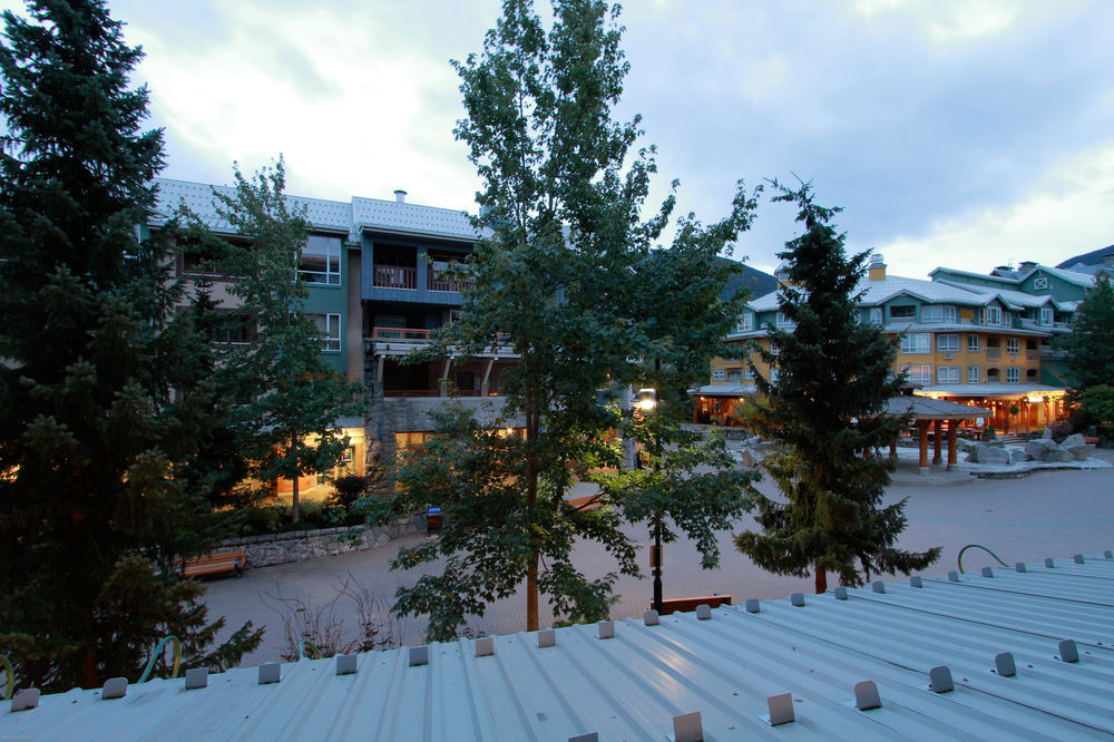 Town Plaza Suites By Whistler Premier מראה חיצוני תמונה